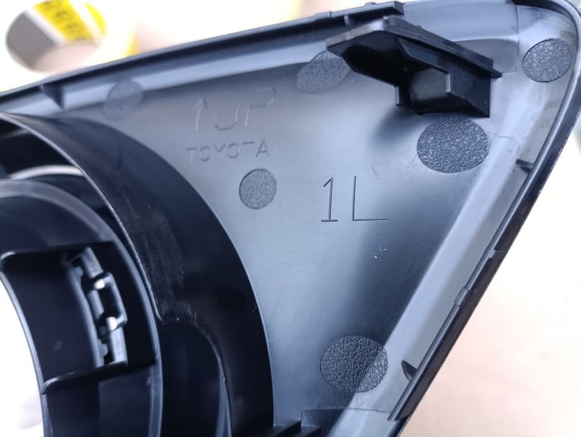 Toyota hilux 8 VIII 17- krata halogenu zaślepka zderzaka przód lewa