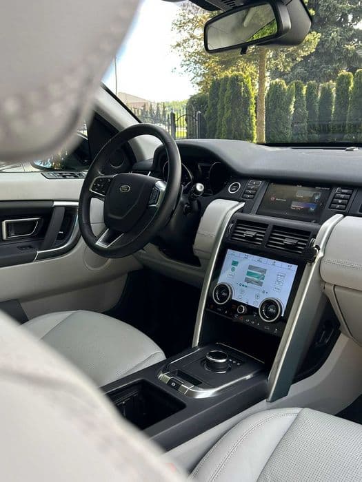 Sprzedam Land Rover Discovery Sport 2.0 240KM AWD | 2019 rok | 58 tys. km |  Biała Skóra |