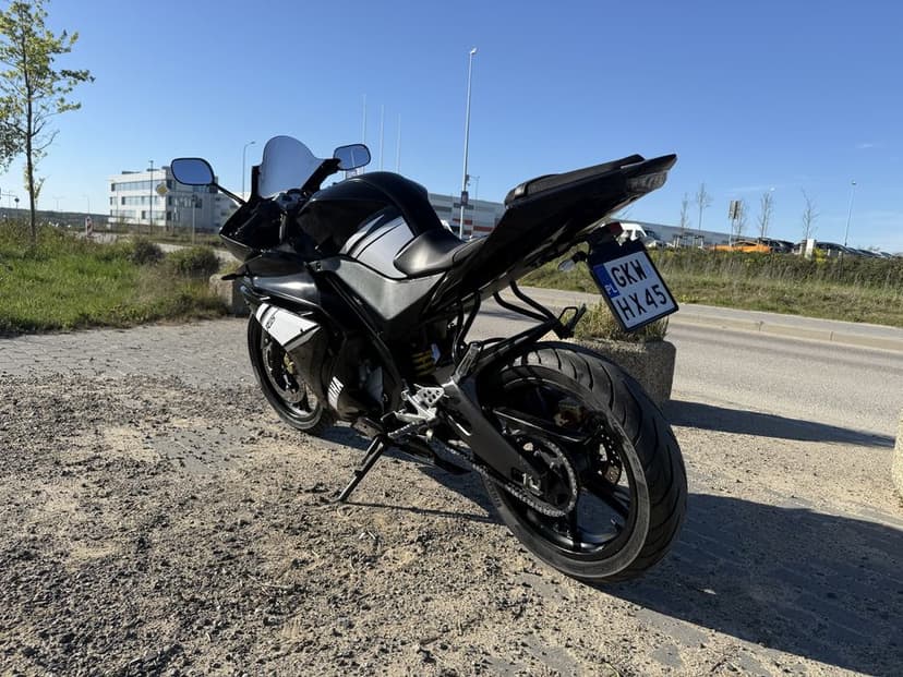 YAMAHA YZF-R125 / Świetny Stan! / Bardzo Zadbana! / Doinwestowana! / Świeżo po serwisie! / kat.B