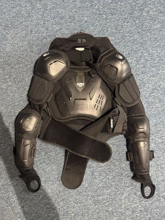 Asix xb88 300cc + strój