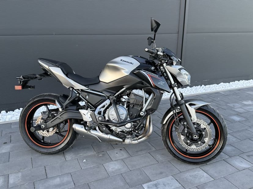 Kawasaki Z650 z 2017r Niemcy bezwypadkowy ksiazki