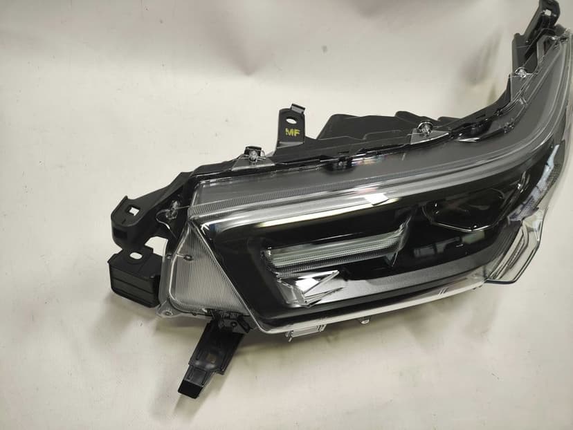 TOYOTA HILUX LIFT LED 8 VIII 20- lampa lewa przód przednia NOWA OE