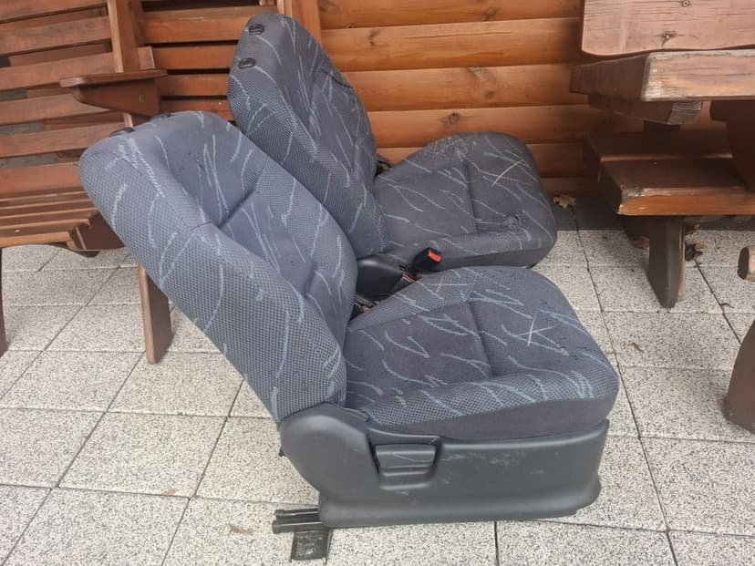 Przednie śiedzenia Suzuki Jimny Cena za 2 sztuki