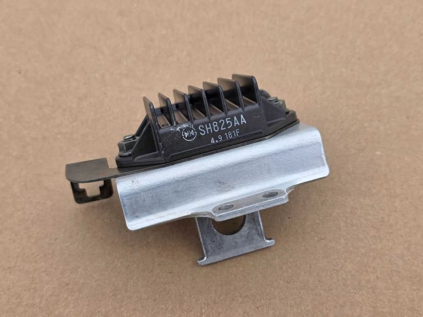 Regulator napięcia Honda CRF 250 r. 10-17 / CRF 450 r. 09-16 oryginał