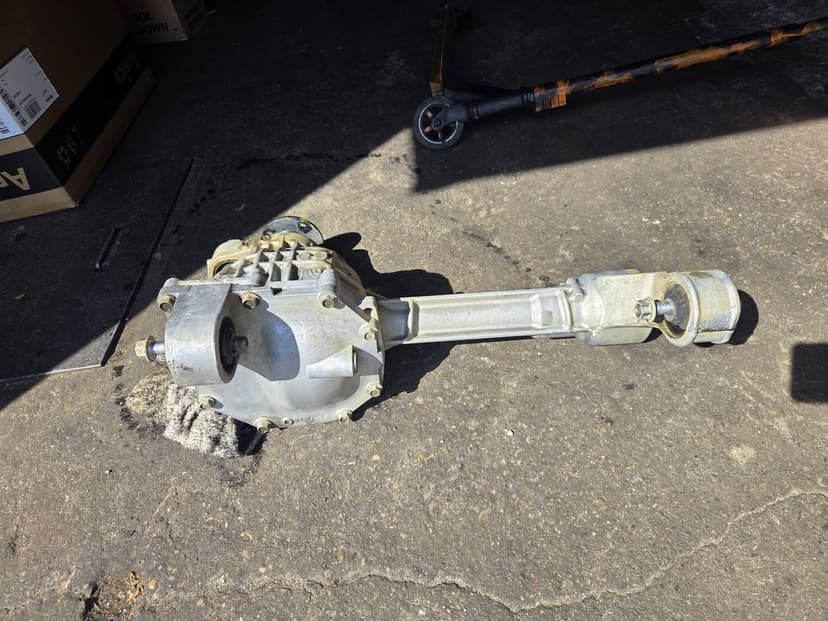 Dyfer przód nissan navara d40 3.0 v6 2014r automat