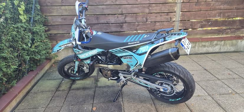 Husqvarna 701 supermoto