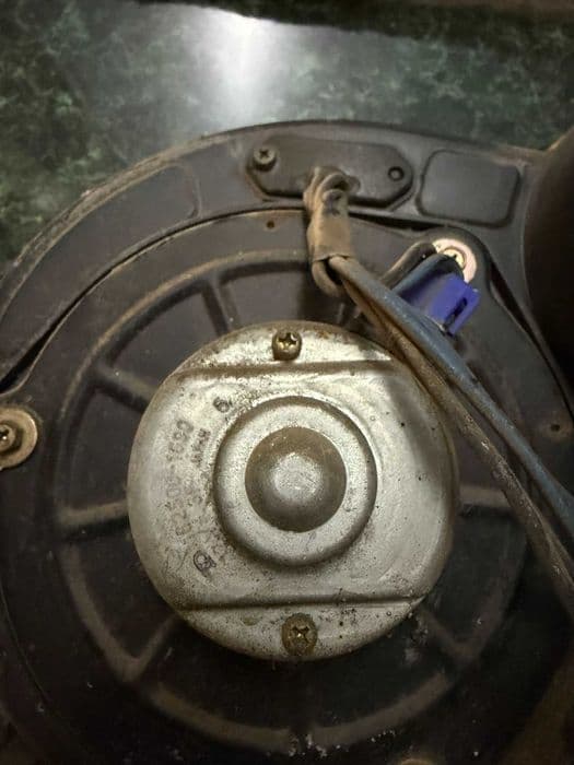 Suzuki Samurai SJ413 nagrzewnica wentylator nawiewu