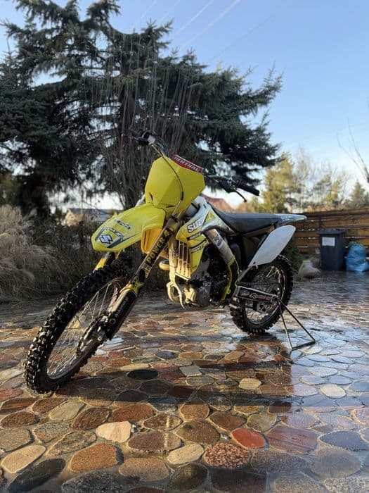 Suzuki RMZ 250 wtrysk stan bdb