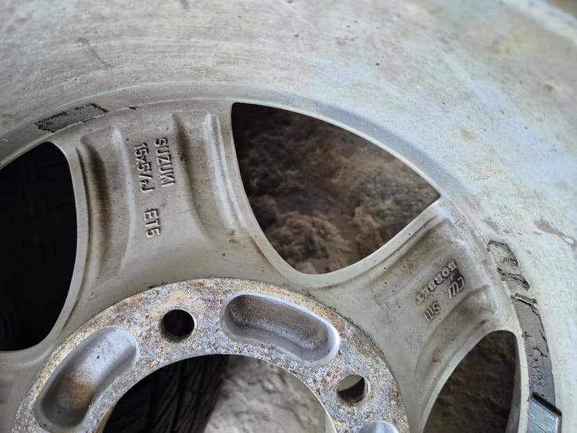 Koła alufelgi Suzuki Jimny 205/70 r15