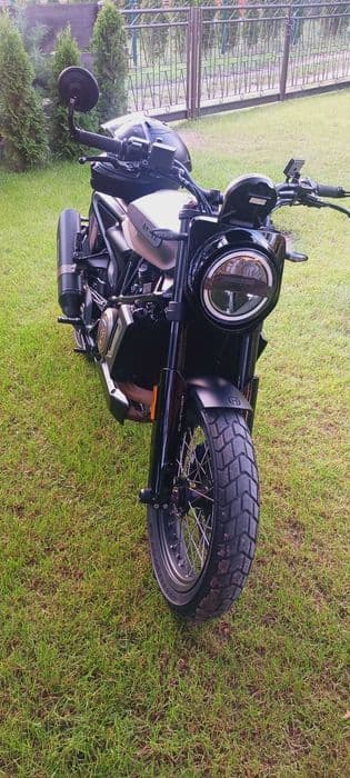 Husqvarna Svartpilen 701