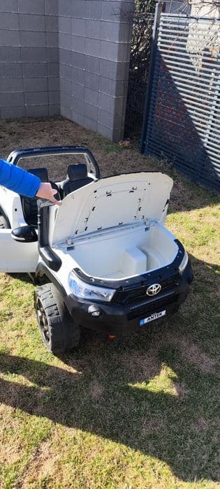 Toyota Hilux akumulatorowa