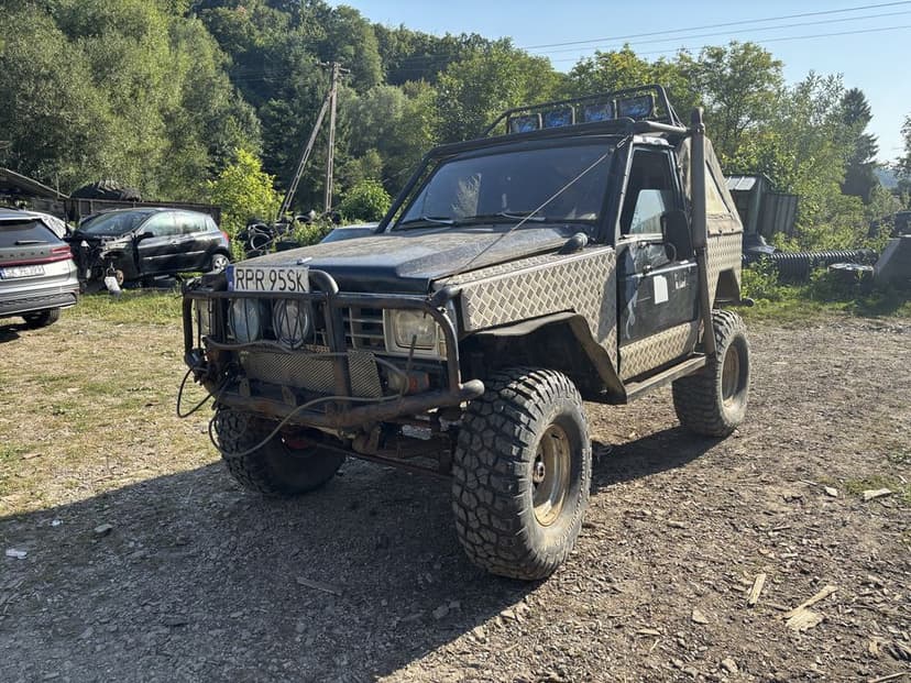 Nissan PATROL k160 - ZMOTA 1987 2.8 lpg