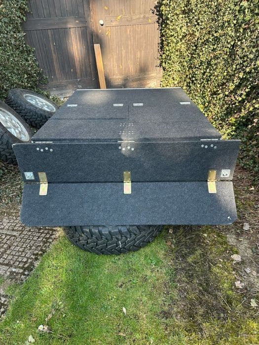 Zabudowa  z opcją spania land rover discovery.  300 tdi