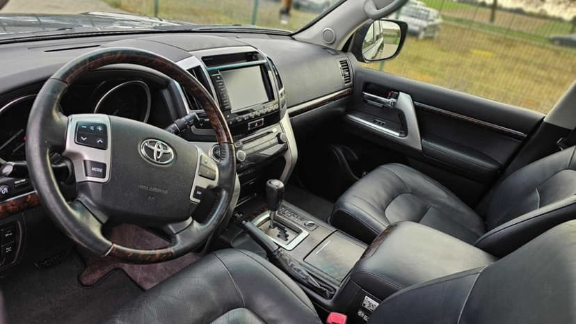 TOYOTA Land Cruiser J200 4.5 diesel