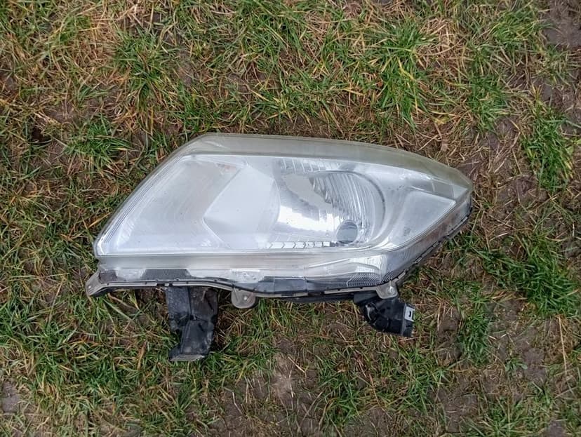 Lampa reflektor lewy przód Nissan Navara Oryginał Europa
