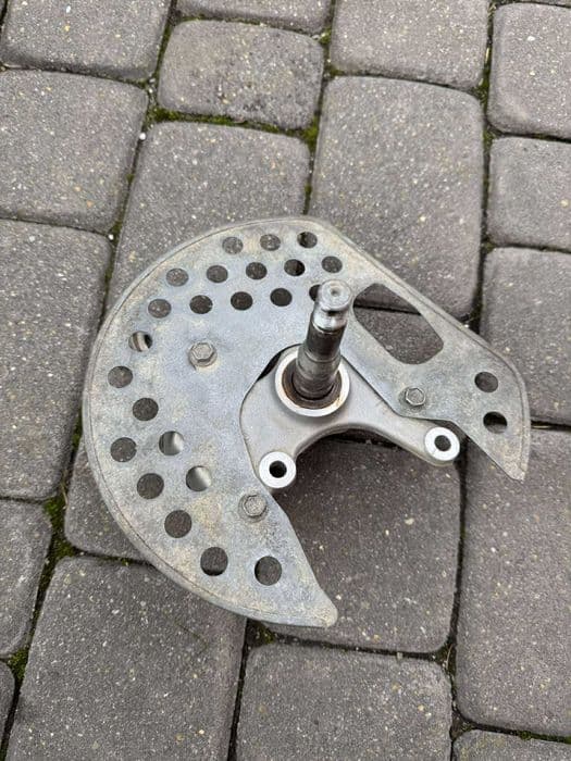 Suzuki LTZ 400 lewa zwrotnica przod OEM 2003-2008
