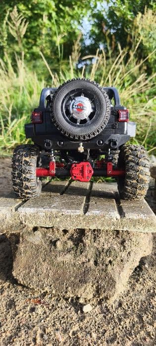 Model zdalnie sterowany MN 128 Jeep Wrangler