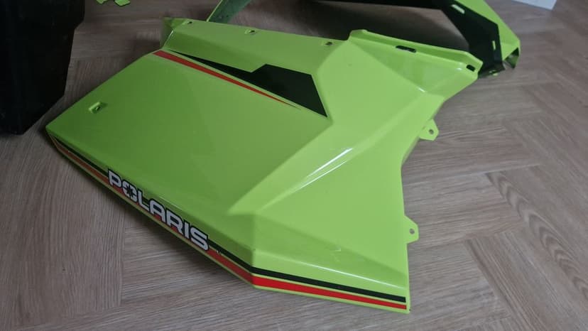 Plastiki polaris scrambler 1000S Nowe