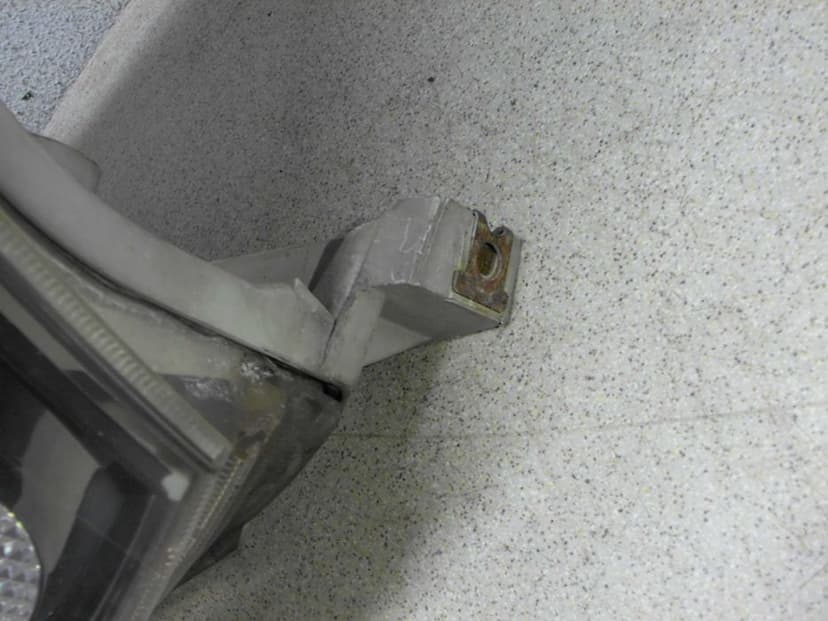 Toyota land cruiser 120 lampa przód lewa europa