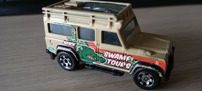 Matchbox land Rover Defender swamp turbo krokodyl