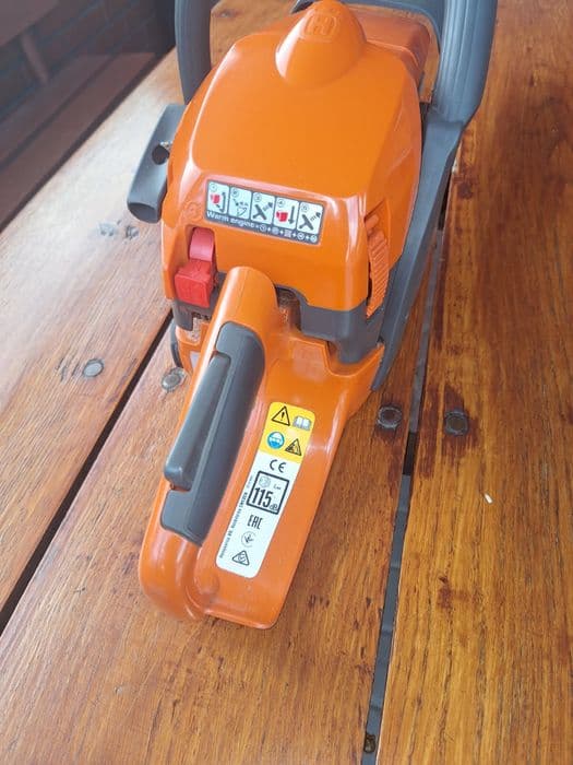 Piła motorowa spalinowa Husqvarna.