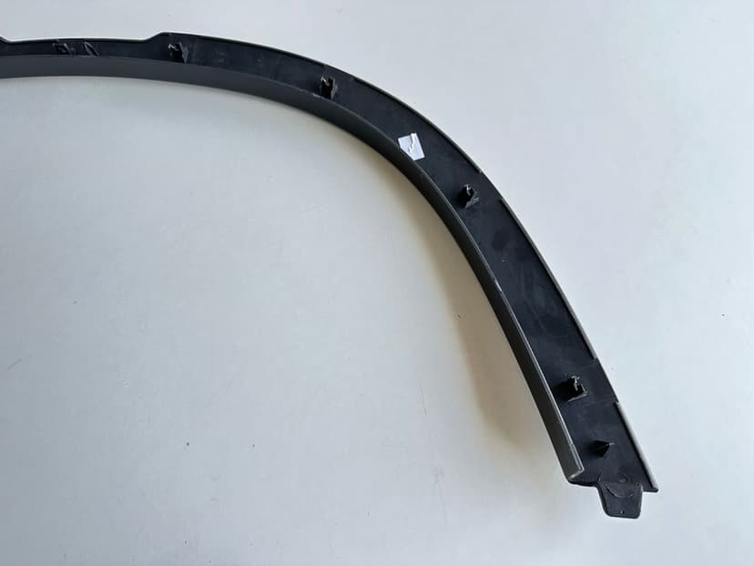 Land Rover Defender L663 20- Listwa Błotnik Prawa Przód L8B2-16A074-AX