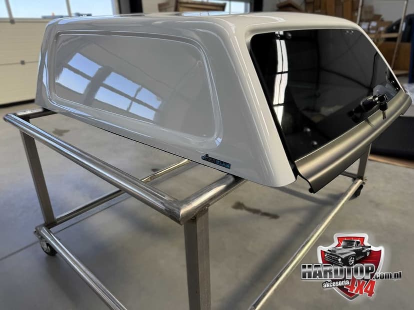 Zabudowa paki Hardtop Aeroklas - Toyota Hilux 2015+  BOKI PEŁNE