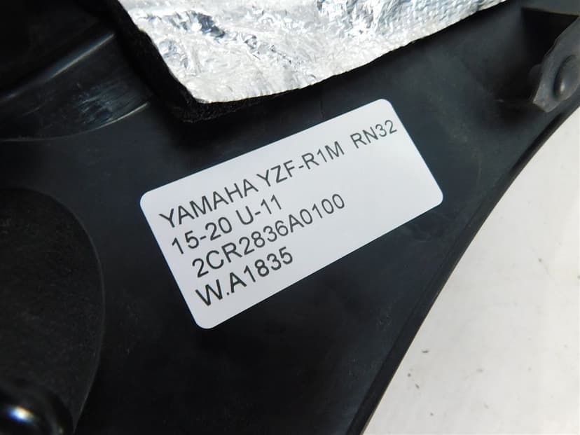 PLASTIK WYPEŁNIENIE OWIEWKA YAMAHA YZF-R1M RN32 15-20 U-11 2CR2836A0100