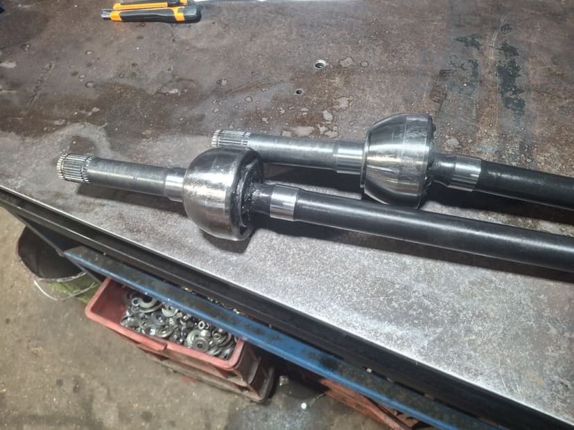 Półosie z przegubami NOWE Nissan patrol gr Y60