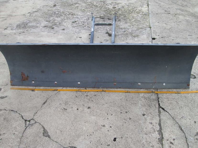 Pług do śniegu do: traktorek ogrodniczy  quad  atv  utv  odśnieżanie