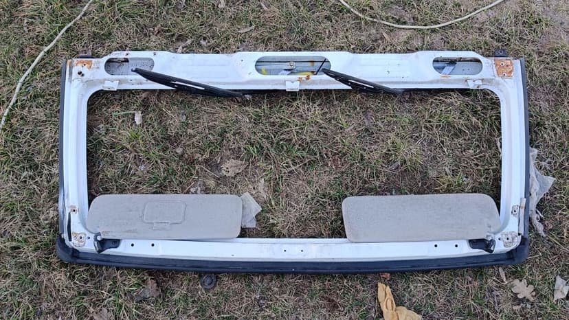 Suzuki Samurai Samuraj przednia ramka z mechanizmem wycieraczek