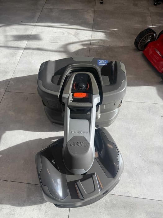 Kosiarka Automower Husqvarna 435 AWD używana