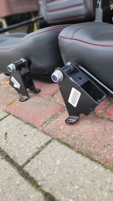 Fotele lewy prawy 3 rzad LAND ROVER DEFENDER 2007-14