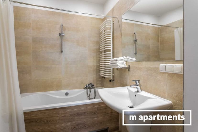 70m² | Deluxe View | 4m High | Lift | AirCon | NO COMMISSION