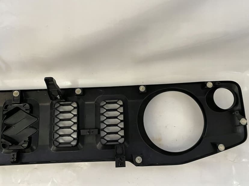 atrapa grill suzuki jimny 72111-78ro