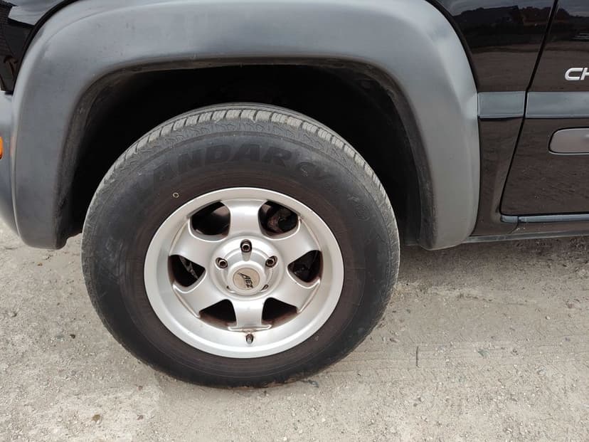 Jeep Cherokee KJ 2.4 benzyna 4X4 klima doinwestowany VAT 23% reduktor