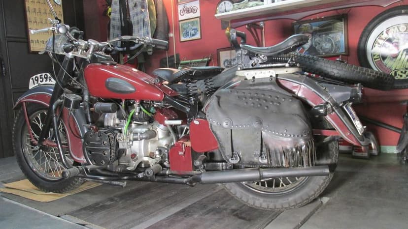 Motocykl historyczny z koszem