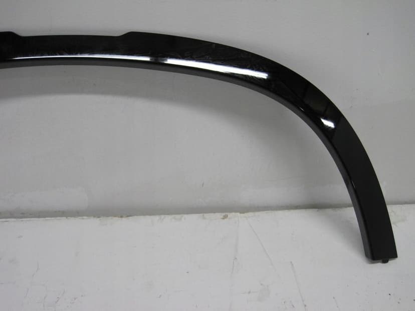 LISTWA BŁOTNIKA PRZÓD STRONA PRAWA LAND ROVER DEFENDER L8B2-16A074-BX