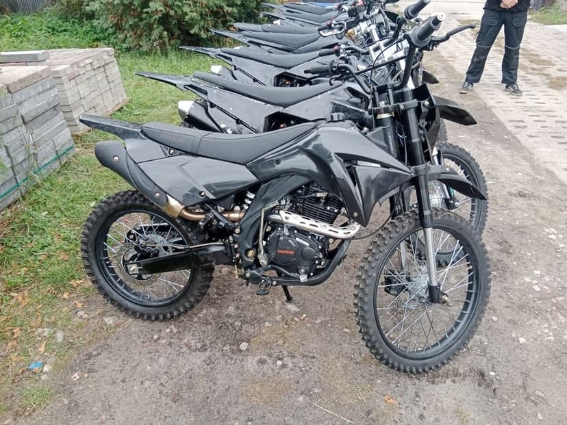 Sprzedam Crossy Asics 300 diabolini 250