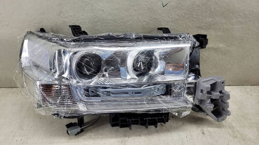 Toyota Land Cruiser V8 Lift J200 reflektor lampa lewa prawa przednia przód