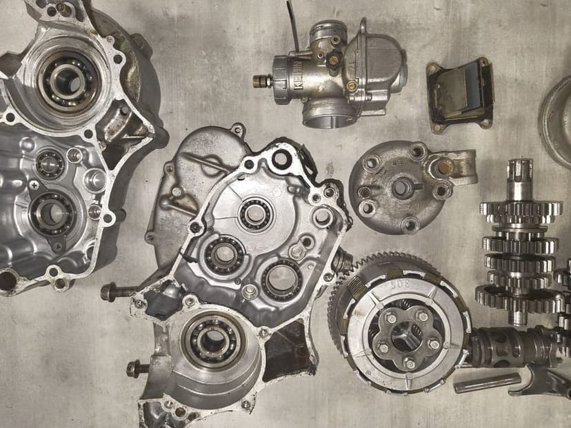 Kawasaki kx 80,85 skrzynia wałek  kartery gaźnik pompa zacisk ośka