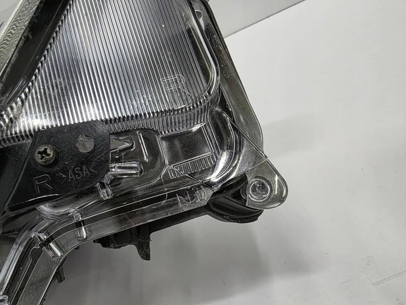lampa przód przednia prawa toyota hilux viii lift 8 lift 81110-0ku80 europa