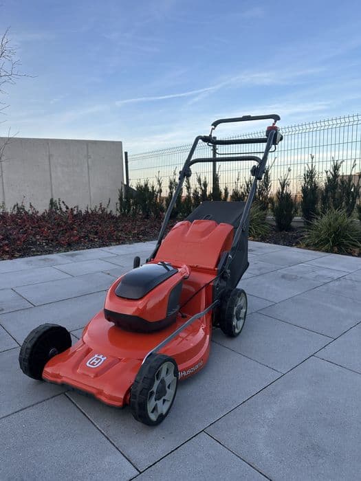 Kosiarka akumulatorowa Husqvarna LC142iS - stan idealny - rok 2025