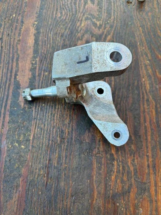 lewa zwrotnica przod przednia kola wahacza kawasaki KFX 700 r 04-11