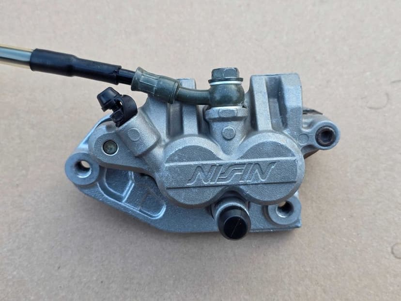 Przód przedni zacisk hamulcowy + przewód Kawasaki KX KXF 125 / 250 450