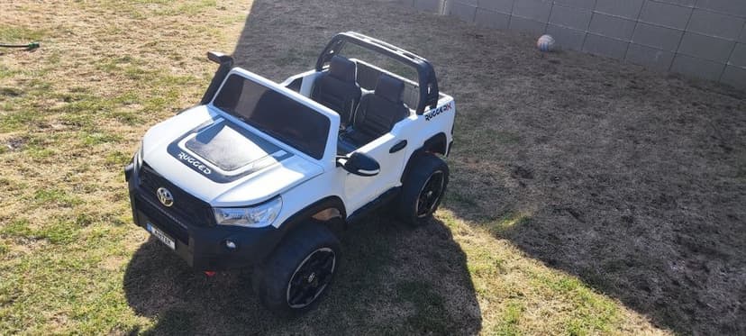 Toyota Hilux akumulatorowa