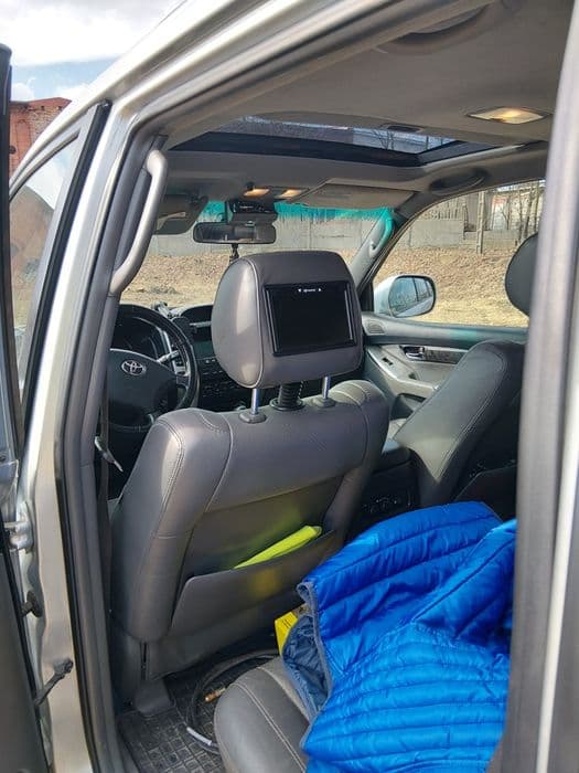 Toyota Land Cruiser 120 rok 2008