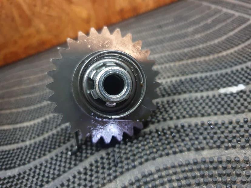 Suzuki rm 250 99r. Mechanizm kopniaka wałek kopki