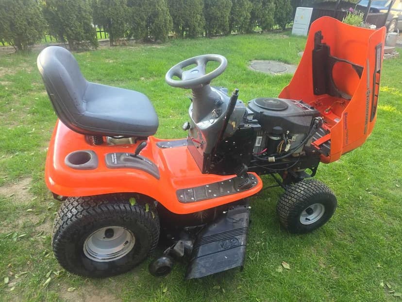 Traktorek kosiarka  model Husqvarna YTH210XP