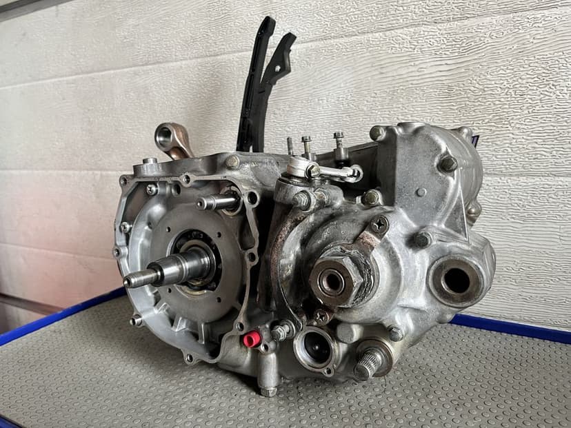 Suzuki drz 400 kartery skrzynia biegów słupek ltr 400